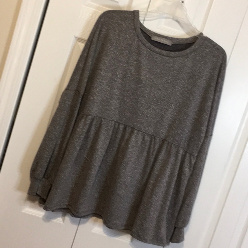 NWOT GRAY BABYDOLL TOP